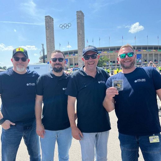 V.l.: Dirk Schöppl, Angelo Kolibabski, Bodo Pfalzgraf und Alexander Strauch während der Einsatzkräftebetreuung im Juni 2024 vor dem Olympiastadion 