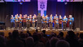 Der Polizeichor auf der Bühne beim Adventskonzert