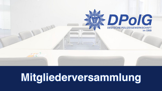 Ein Kreisverband der DPolG Berlin lädt seine Mitglieder zur Versammlung ein. Auf dem Symbolbild ist ein leerer Sitzungssaal mit Tischen und Stühlen abgebildet.
